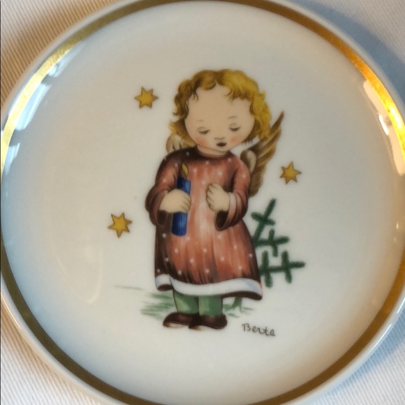 The Berta Hummel Museum Miniature Plate Collection - Picture 2 of 7